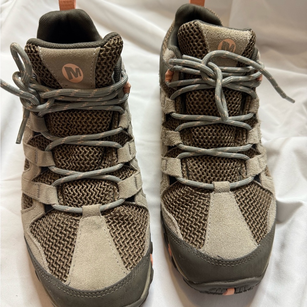 MERRELL Women’s FEMMES Brown and Gray Hiking Shoes